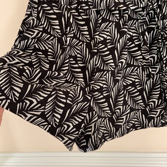 Loft palm print romper - Picture 4 of 8